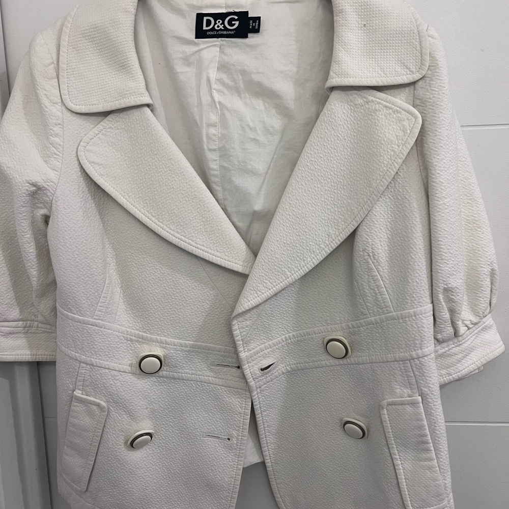 D&G White Blazer with Structured Shoulders and Tailored Silhouette